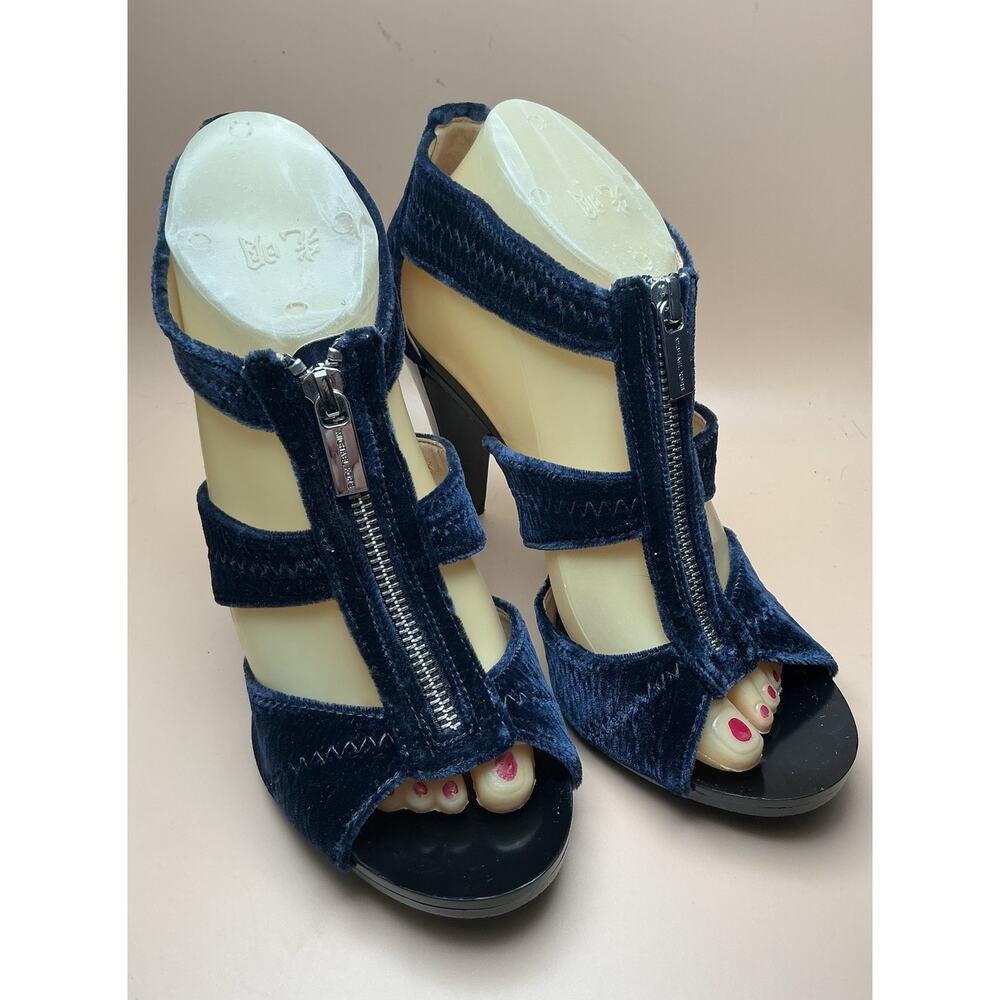 Michael Kors Berkley Blue Velvet T-Strap‎ Sz 9M, Preowned